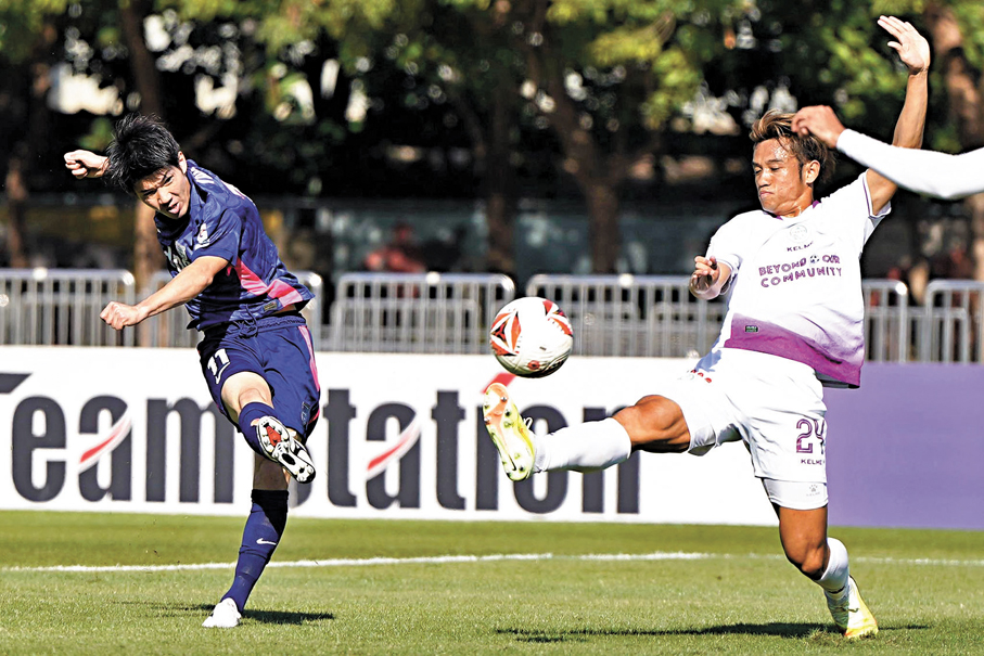 ●神田夢實（左）射入世界波，為傑志先開紀錄。 香港文匯報記者張發兒  攝