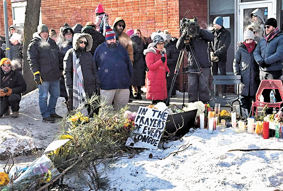 ●民眾到案發地悼念普雷蒂。 新華社