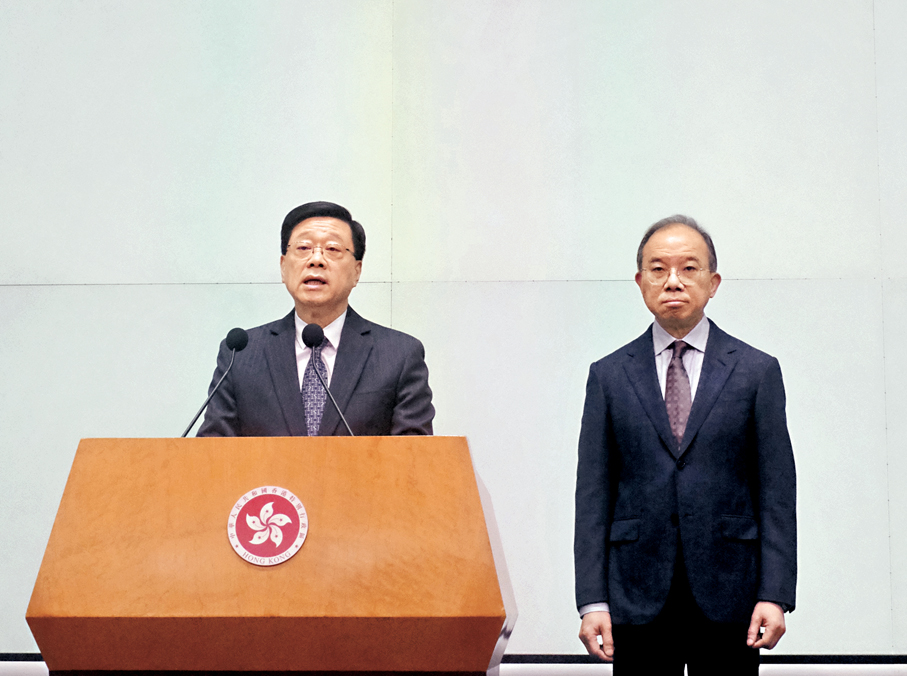 ●李家超（左）表示，曾國衞因為健康理由提出請辭，如果曾國衞身體狀況可以，很希望對方留任。 香港文匯報記者涂穴  攝