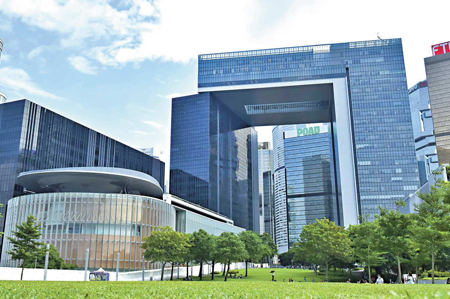 ●各政策局局長昨日在社交平台發帖表示，堅持及完善行政主導，將有助香港更好融入及服務國家發展大局。 資料圖片