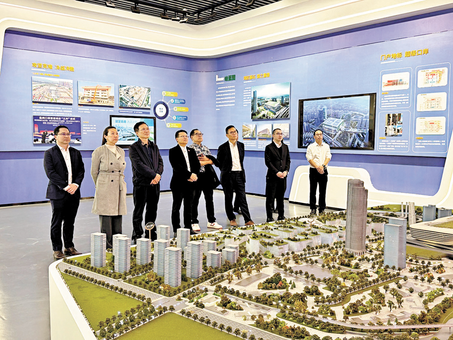 ●民建聯考察新皇崗口岸聯檢大樓施工進展，並到工程展覽廳參觀。 民建聯供圖