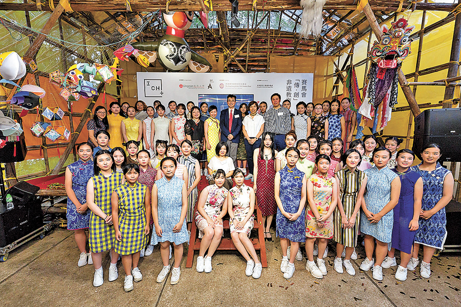 ●學生親身體驗長衫工藝，而且在傳統的基礎上力求創新，展現非遺的活力。 嶺大供圖