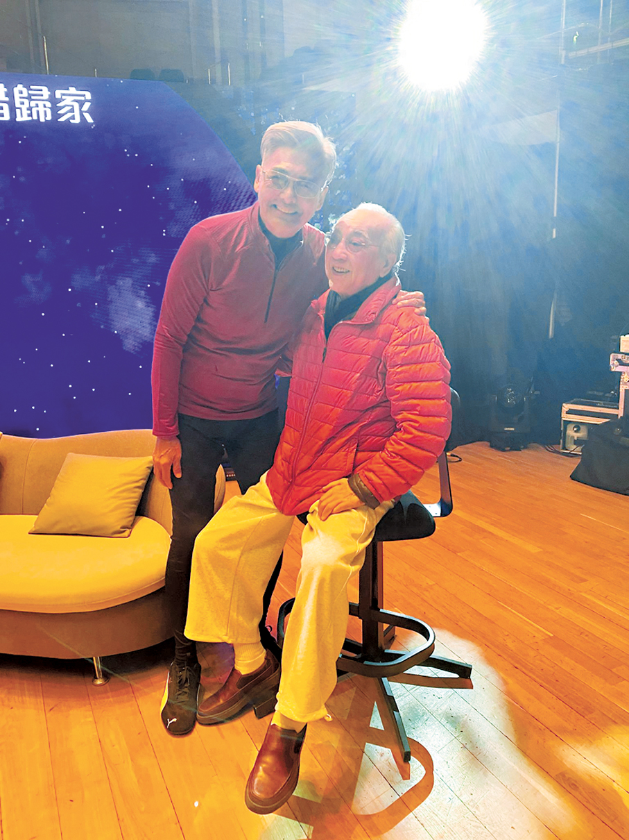 ●發哥與盧海鵬老友鬼鬼。   香港文匯報記者子棠  攝