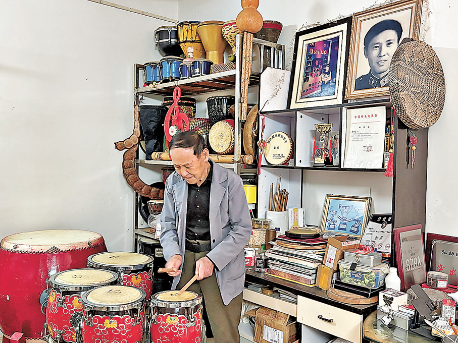 ●「打首」鼓王與他的鼓。 作者供圖