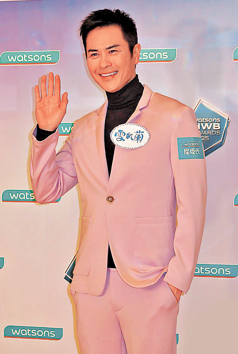 ●鄭嘉穎微笑打招呼。 香港文匯報記者阿祖  攝