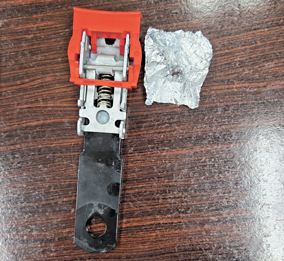 ●錫紙大小與鎖扣相約。 城巴圖片