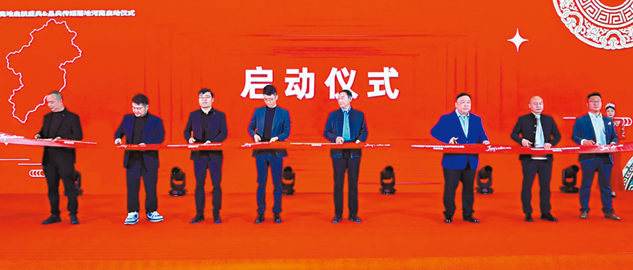 ●眾嘉賓為活動剪綵。 香港文匯報記者馮雷 攝