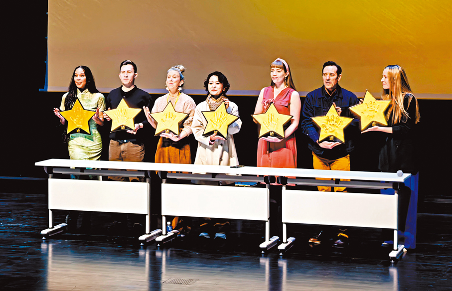 ●主創團隊進行「星光手印」留存儀式。    香港文匯報記者李望賢 攝