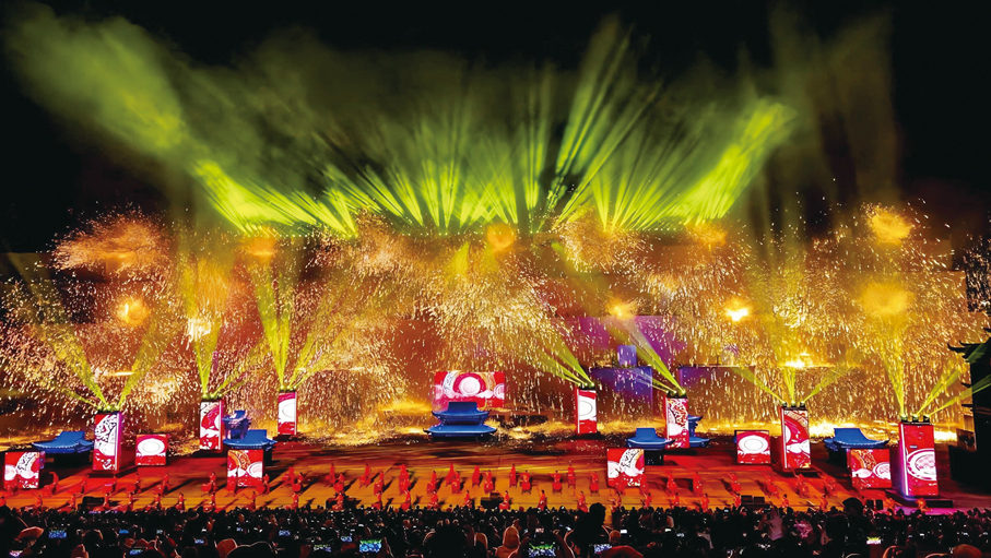 ●晉城司徒小鎮打鐵花表演。