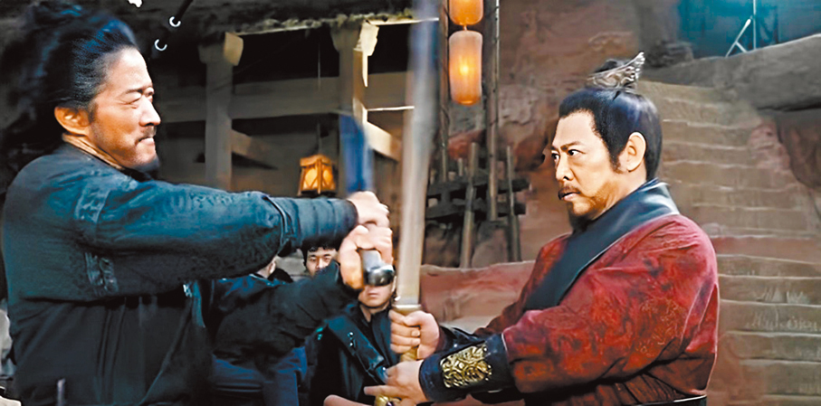 ●李連杰與吳京鬥武。   電影公司供圖