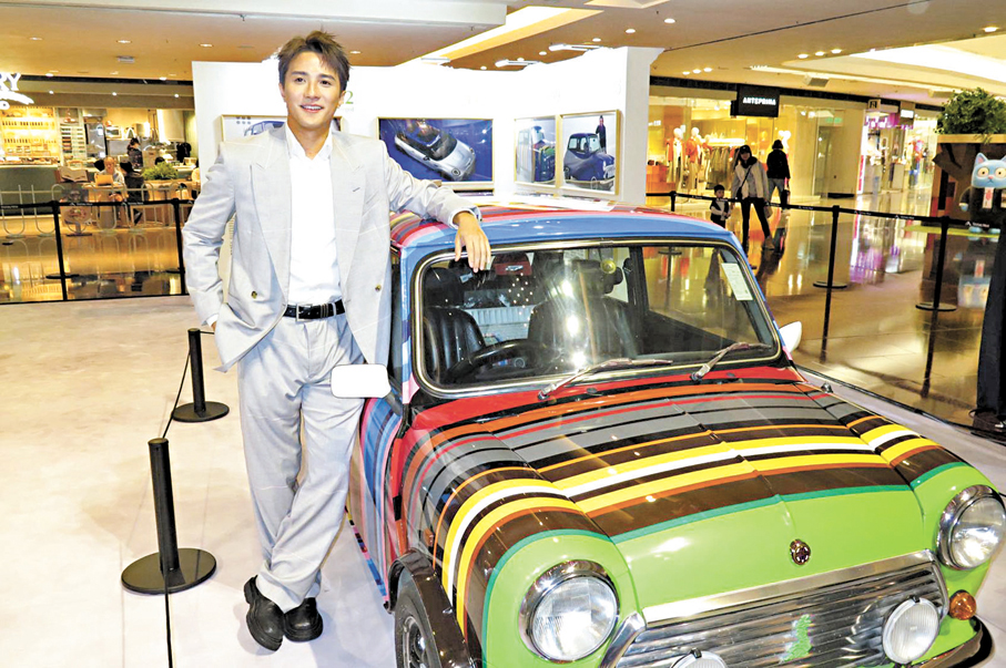 ●黃庭鋒稱最喜夜晚駕車兜風。 香港文匯報記者阿祖  攝