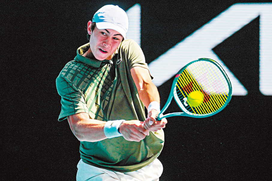 ●17歲港隊小將朱鍇泓首戰澳網青年組，最終於八強止步。 澳網供圖