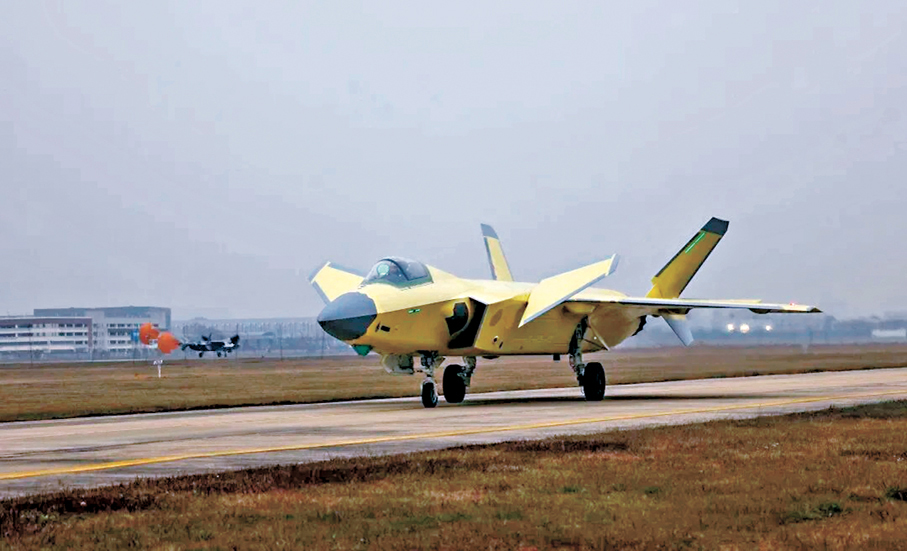 ●「黃皮」殲-20戰機。 航空工業成飛