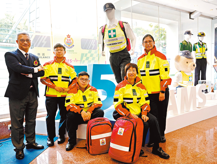 ●醫療輔助隊守護公眾活動安全。左起：黃英強、馮嘉豪、陳俊唯、何思慧、潘翠珊。香港文匯報記者曾興偉  攝