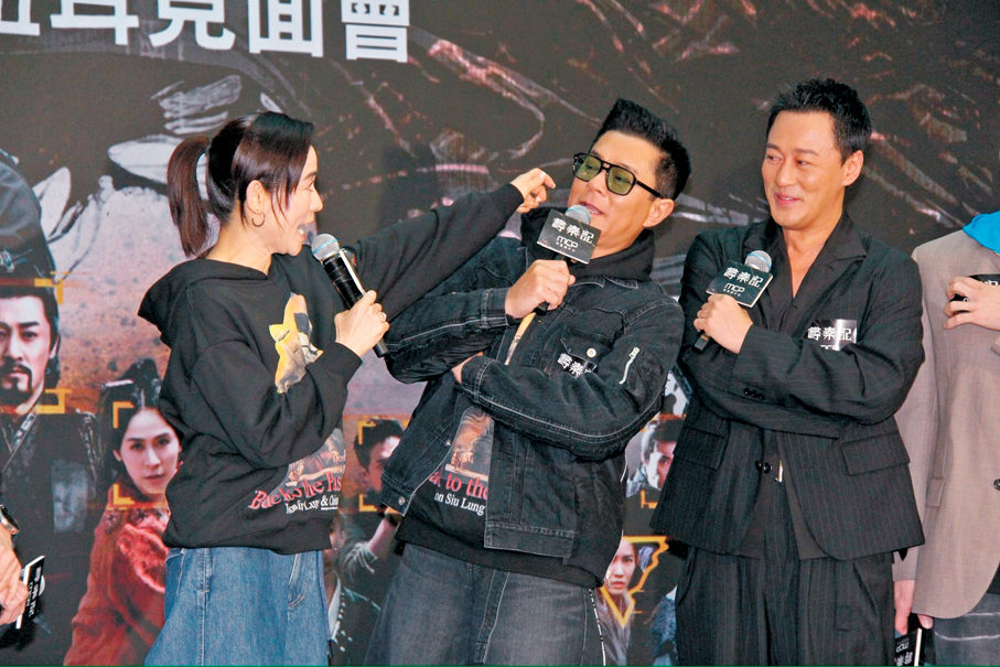 ●宣萱想扭耳仔，起初古天樂抗拒。 香港文匯報記者達里 攝