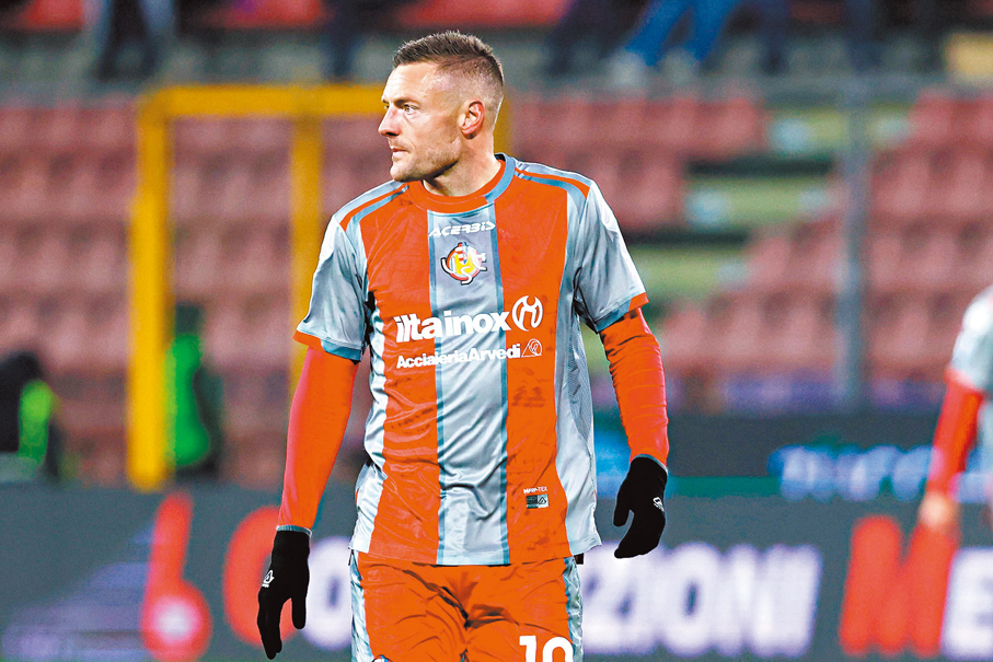 ●克雷莫納依靠占美華迪爭取入球。    資料圖片