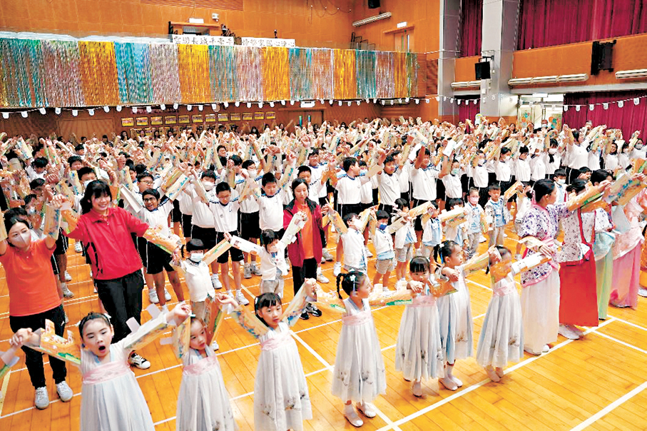 可銘學校「雲遊長城」活動早前創下世界紀錄。 嗇色園圖片