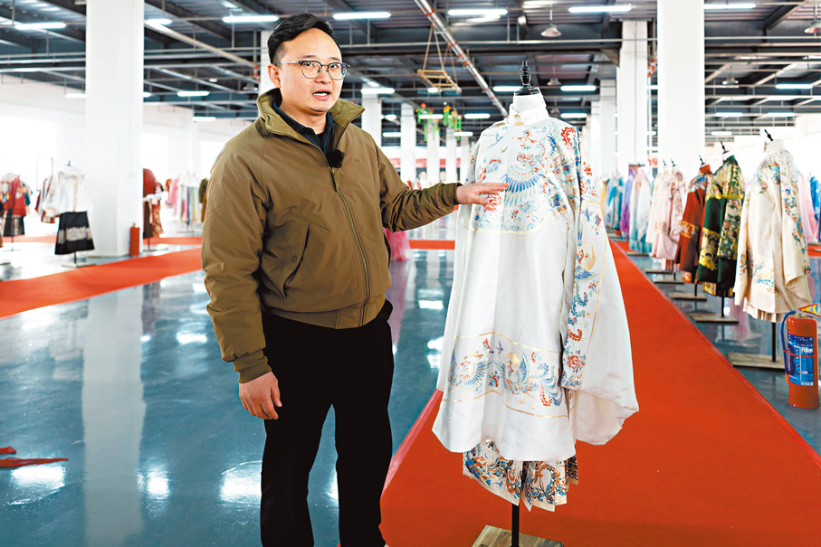 ●曹縣有愛漢服創始人、洛如嫣國風服飾創始人李字雷