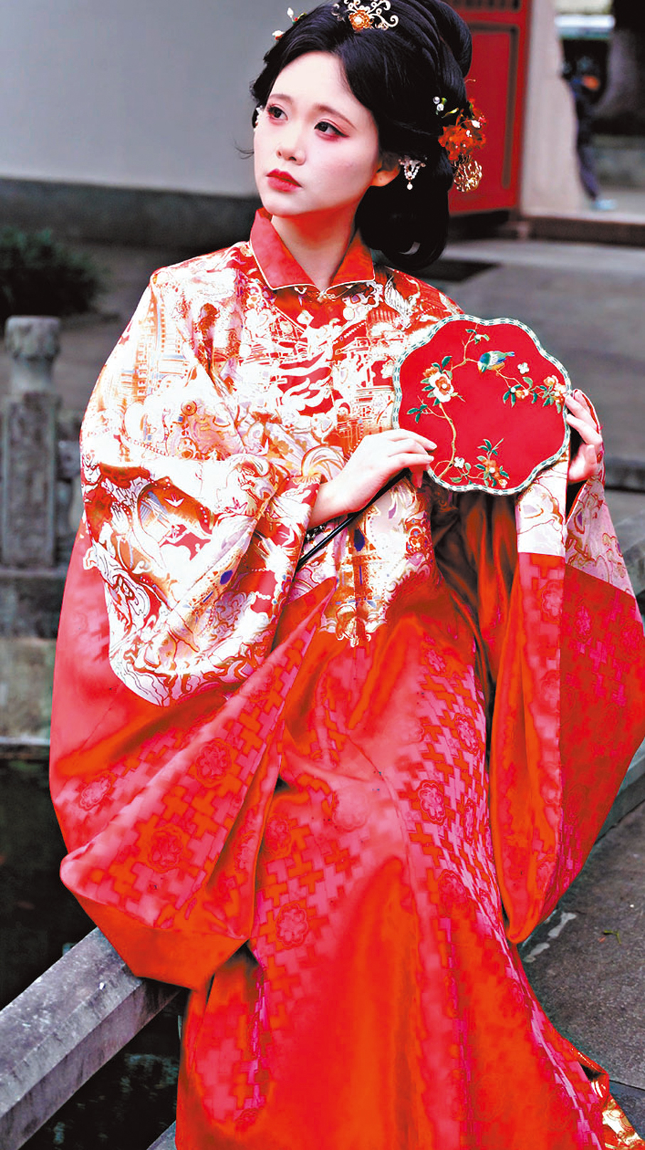 ●「馬上來財」款明制漢服備受歡迎。  香港文匯報山東傳真