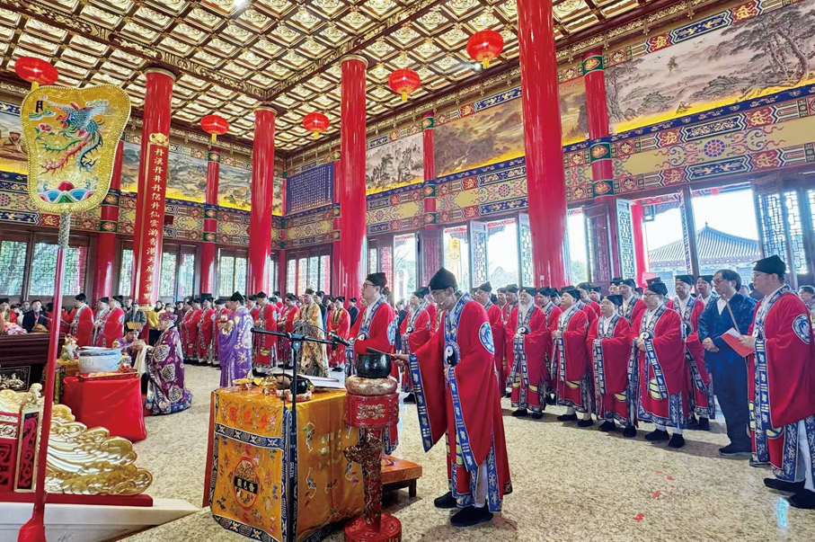 ●李耀輝監院親率逾百名黃大仙祠香江弟子赴蘭溪黃大仙宮「尋根」，並作出多場非遺文化演示。