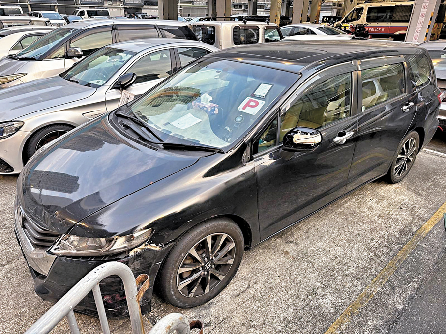 ●本港近期出現懷疑新型的「碰瓷」詐騙手法。圖為警方過往檢獲「碰瓷黨」的車輛。資料圖片