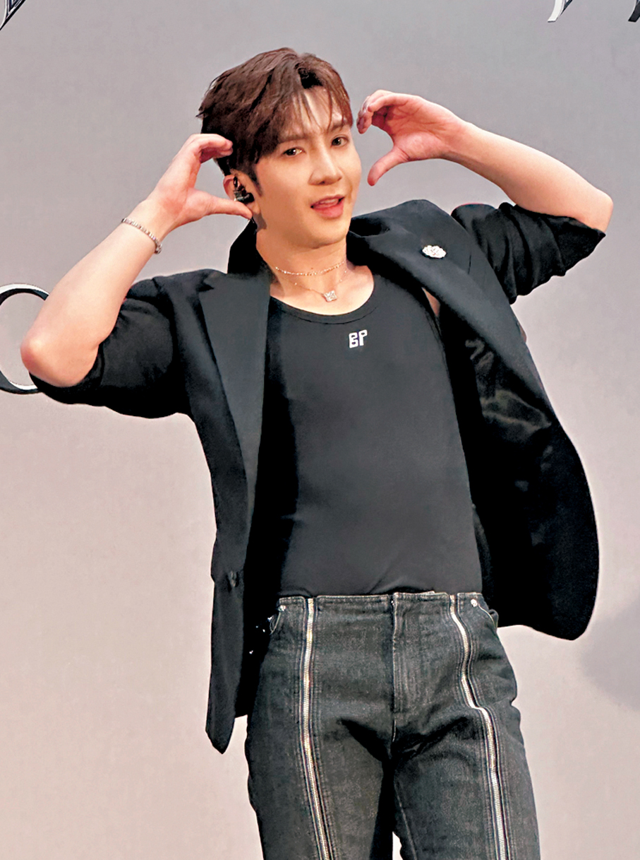 ●Anson Lo比心答謝支持。  香港文匯報記者子棠 攝