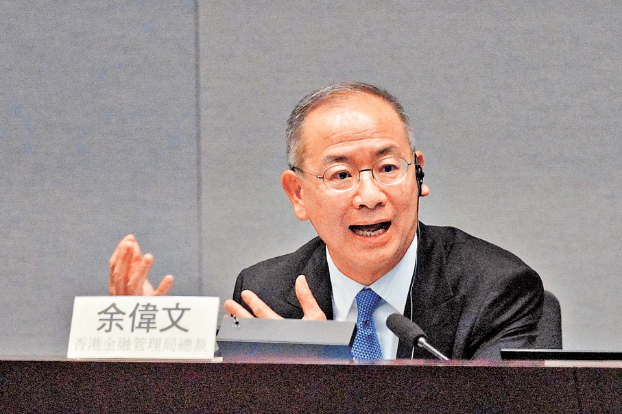 ●余偉文在立法會作匯報時預計香港經濟可穩步增長。