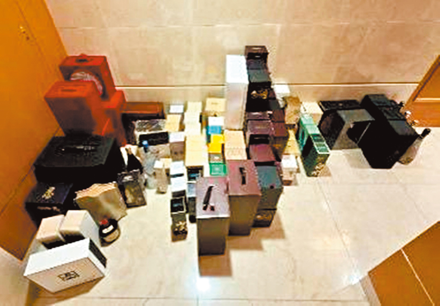 ●「謀攻」行動中檢獲的貴價烈酒。