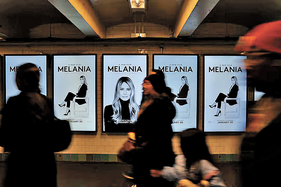 ●紐約地鐵站內的《梅拉尼婭》海報。  路透社