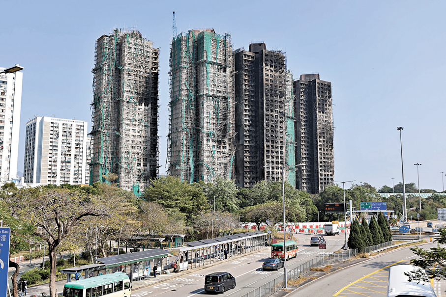 ●市建局將向宏福苑居民直接發出資助。圖為宏福苑災後情況。 資料圖片