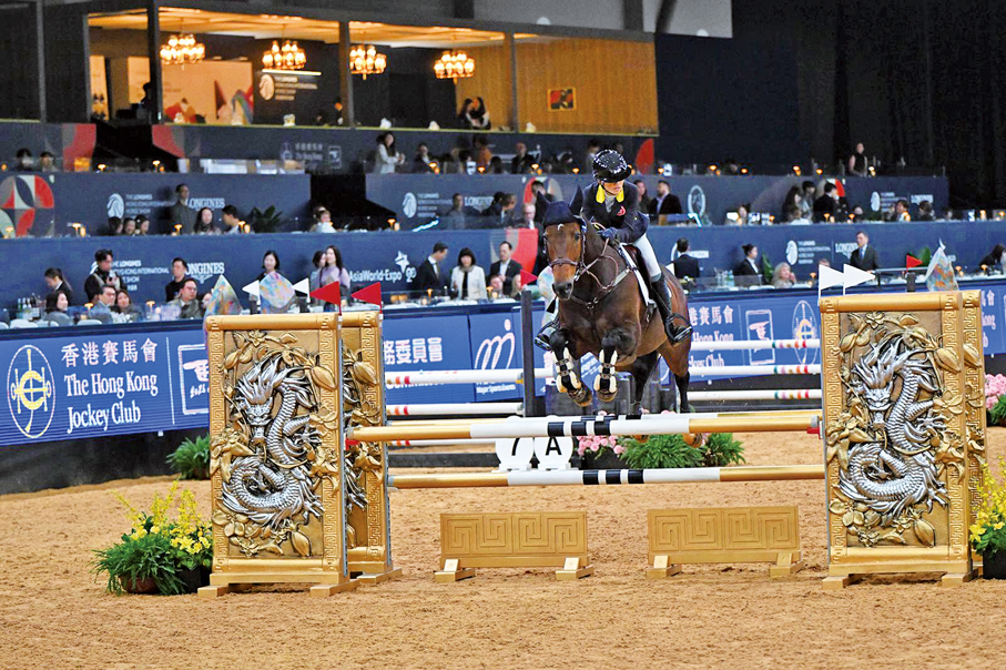 ▲馬會青少年馬術隊成員王嘉莉在「香港賽馬會亞洲青年挑戰賽」奪得總冠軍。
