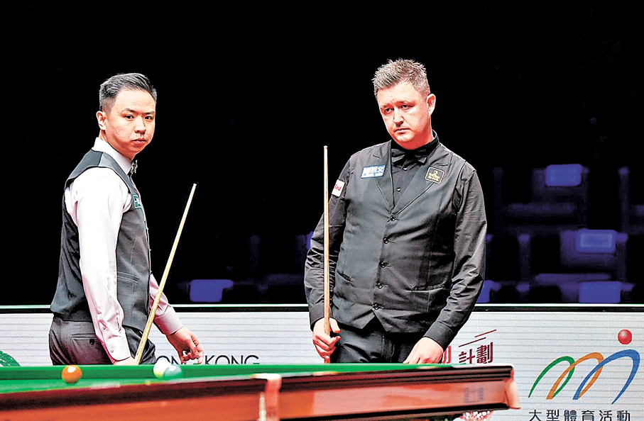 ●威爾遜（右）遭肖國棟爆冷淘汰，賽後批評賽程安排欠妥。