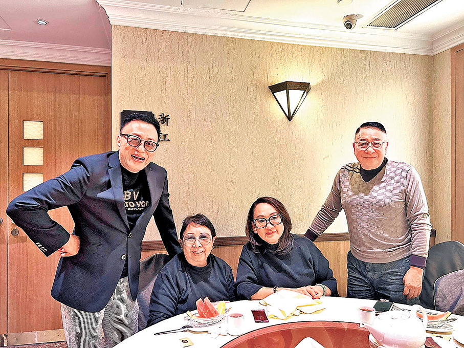 ●（左起）劉緯民、作者、周麗娟和陸柱石四人吃了一頓美味的午餐。 作者供圖