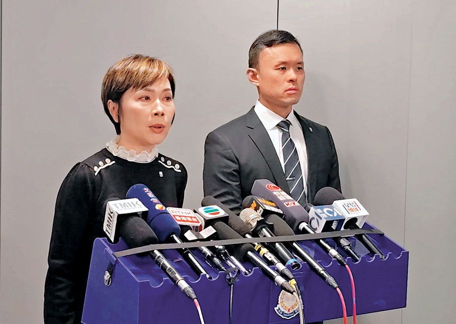 ●香港保險業聯會行政總監劉佩玲（左）呼籲市民切勿心存僥倖，向保險公司誇大或偽造索償，有機會得不償失。   香港文匯報記者鄺福強  攝