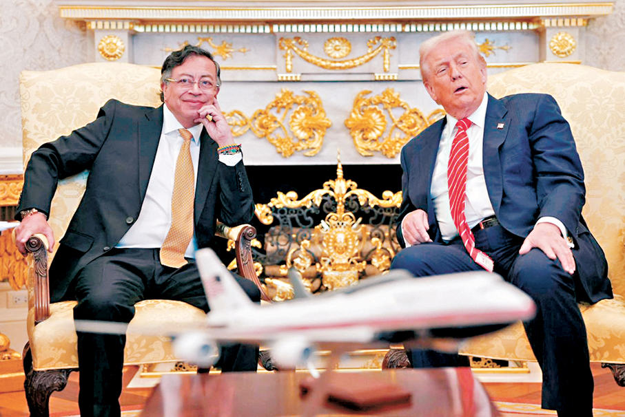 ●特朗普（右）在白宮會晤佩特羅。 法新社