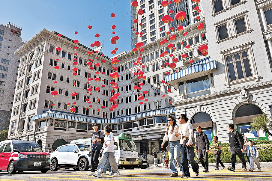 ●有強積金研究機構指出，1月份強積金人均賺逾一萬元，當中股票基金表現搶眼，尤其是亞洲股票基金。圖為尖沙咀一帶。   中新社