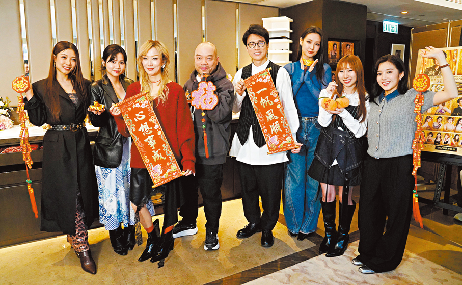 ●《夜王》主創恭賀新春。