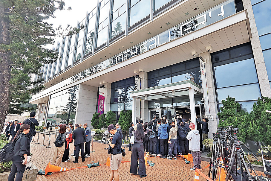 ●大埔宏福苑火災獨立委員會昨日在中環展城館舉行指示會議。 香港文匯報記者涂穴  攝