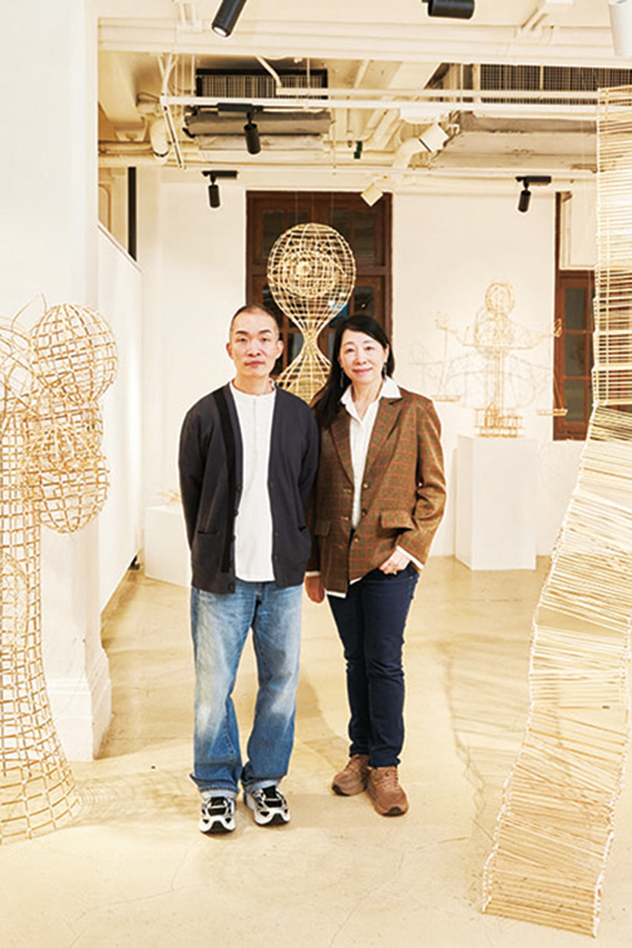 ●歐陽秉志（左）與黃如白（右）於展覽上合照。