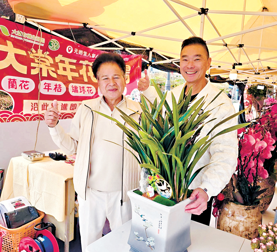 ●「大棠有機生態園的梅花林盛放，快來賞花……」梁福元兄在手機上留話。 作者供圖