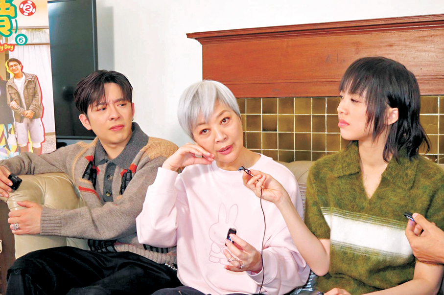 ●金燕玲憶述當日跌倒的情況。  香港文匯報記者阿祖  攝