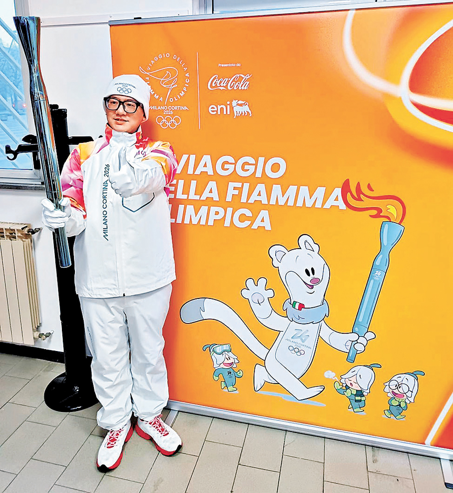 ●北京人張文全成功追夢，肩負米蘭冬奧火炬傳遞。 受訪者供圖