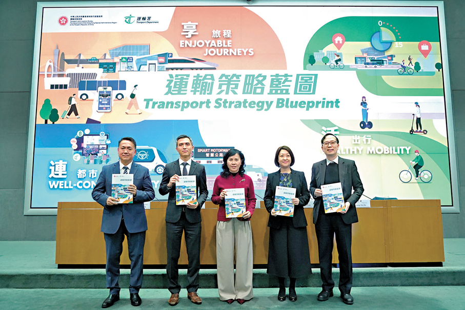 ●香港特區政府運輸及物流局昨日公布《運輸策略藍圖》，左起：黃志光、丘卓恒、陳美寶、李頌恩、梁世豪。    香港文匯報記者曾興偉  攝