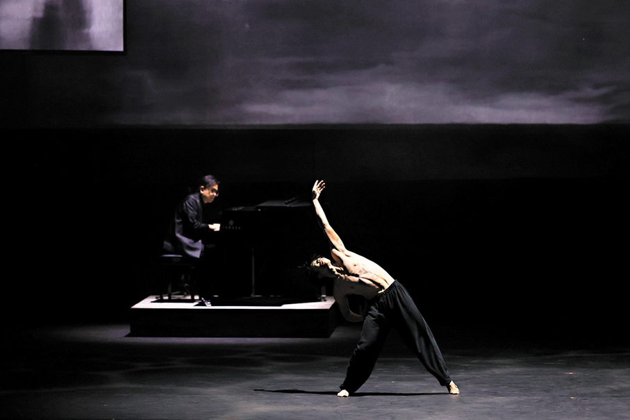 ●現場音樂與舞者的唱和。 