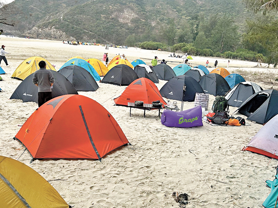 ●不少旅客前往西貢鹹田灣村旅遊。 受訪者供圖