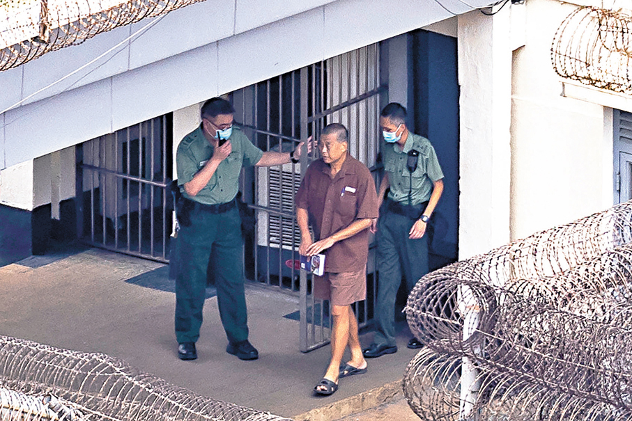 ●多名港政界人士強調，黎智英並非「政治犯」，其行徑損害國家根本利益和香港市民福祉，簡直是罪孽深重。圖為黎智英於赤柱監獄。 資料圖片