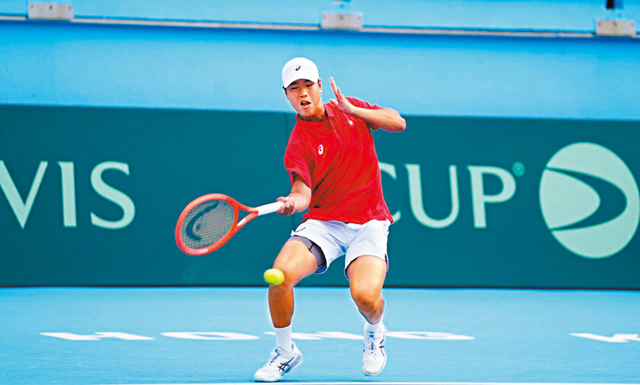 ●鄭肇致打頭陣告負，賽後直言緊張影響表現。 香港文匯報記者張發兒  攝