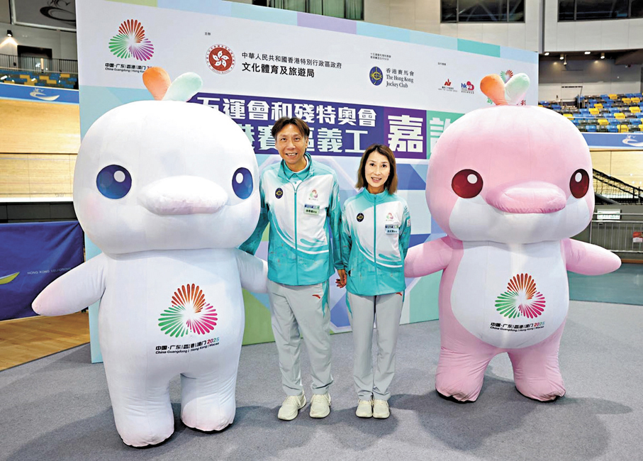 ●「夫妻檔」義工徐希敏（左）與梁式蕙。