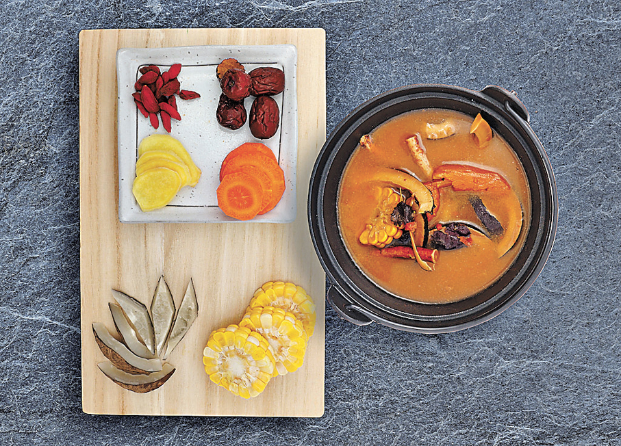 ●椰子燉雞火鍋湯底