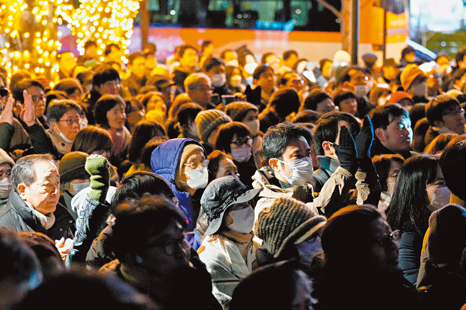 ●「中道改革聯合」支持者在東京街頭參加集會。 美聯社